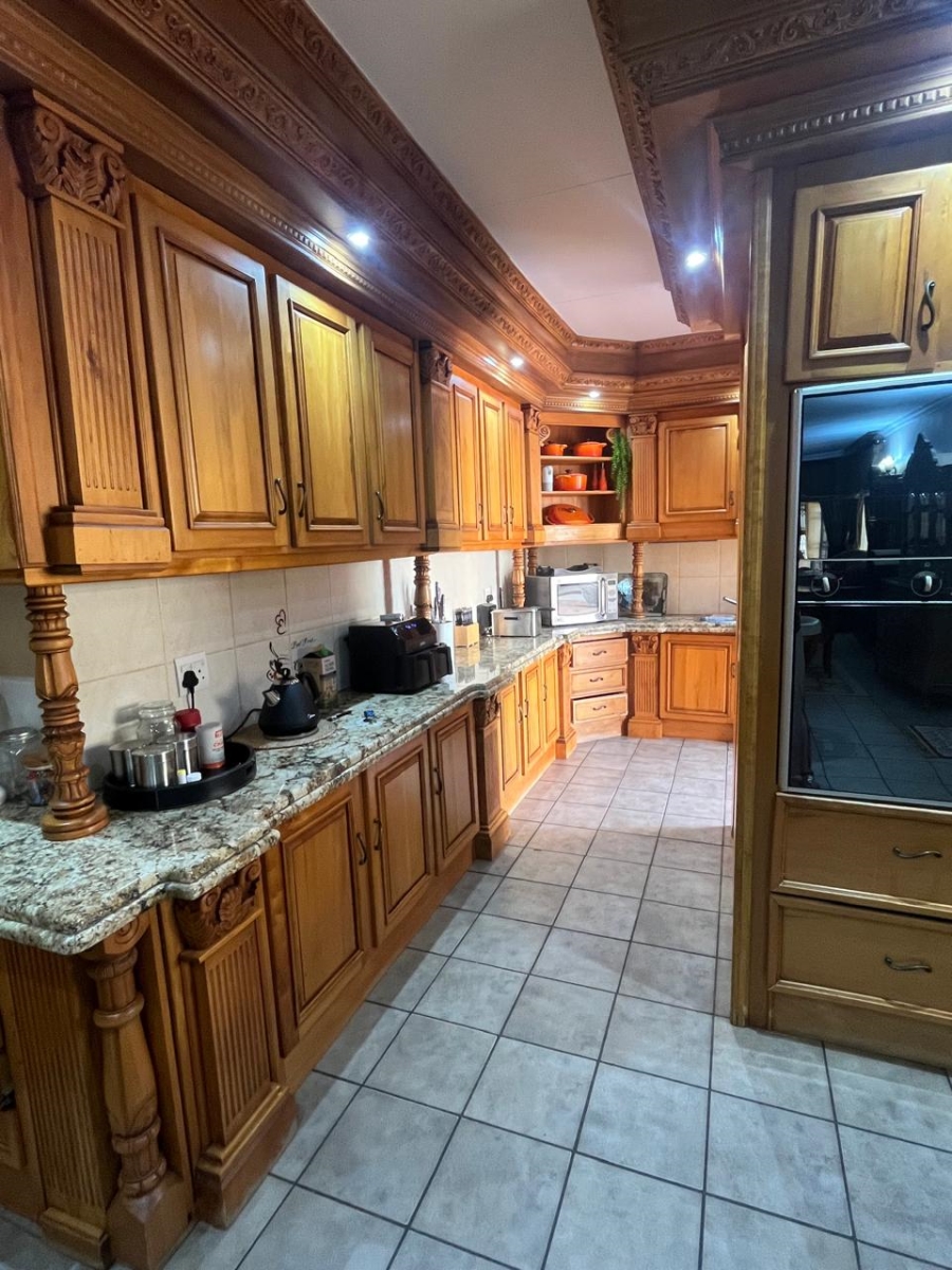 5 Bedroom Property for Sale in Christiana North West